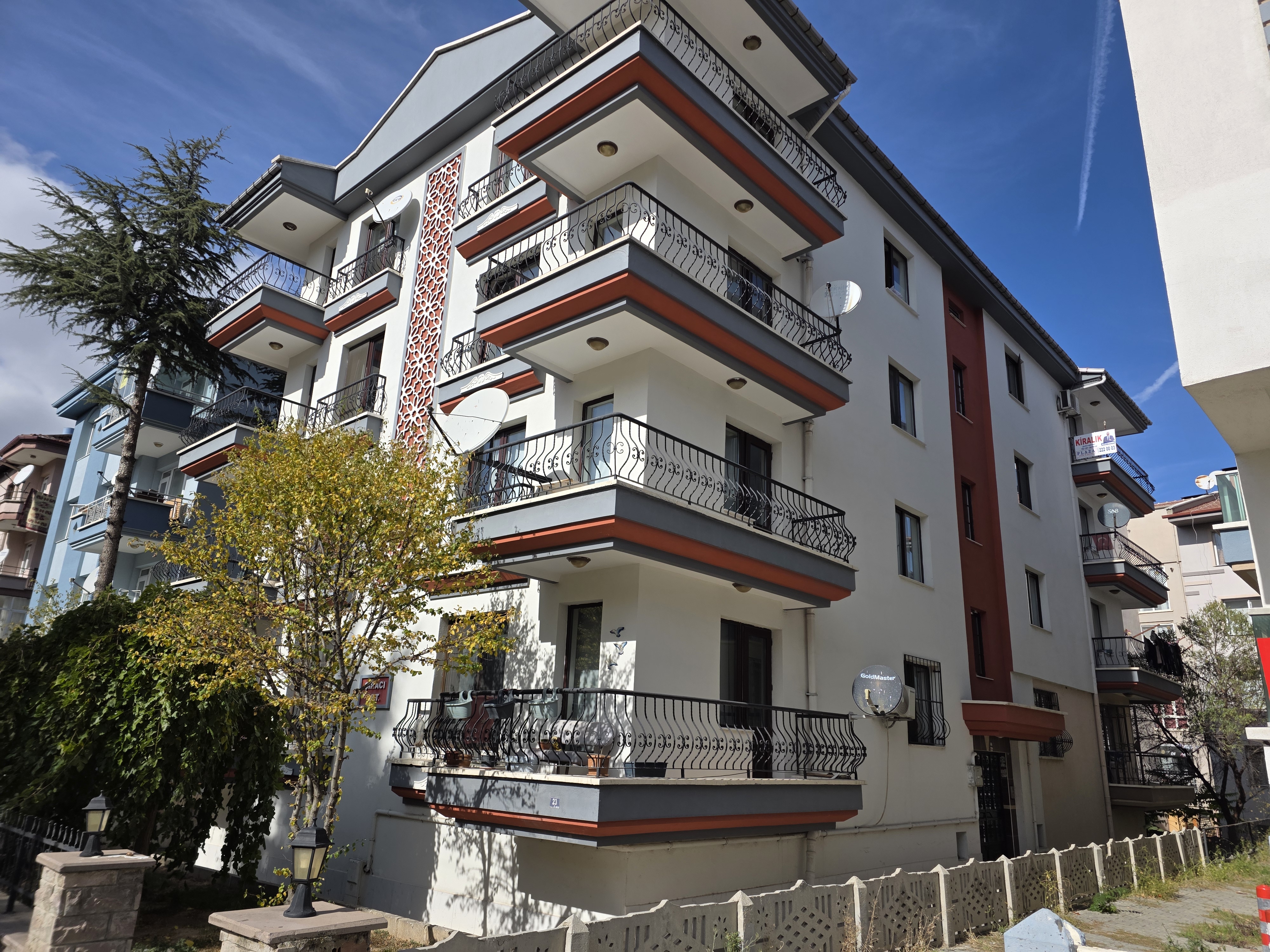 Plaza'dan Güvenevlerde Asansörlü Ankastreli 3+1 Lüks Kiralık